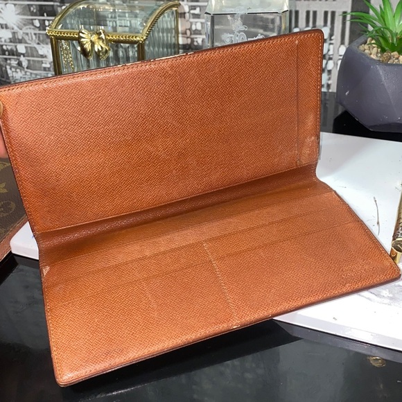 Authentic Louis Vuitton Rare Vintage Monogram checkbook holder - Picture 4 of 13